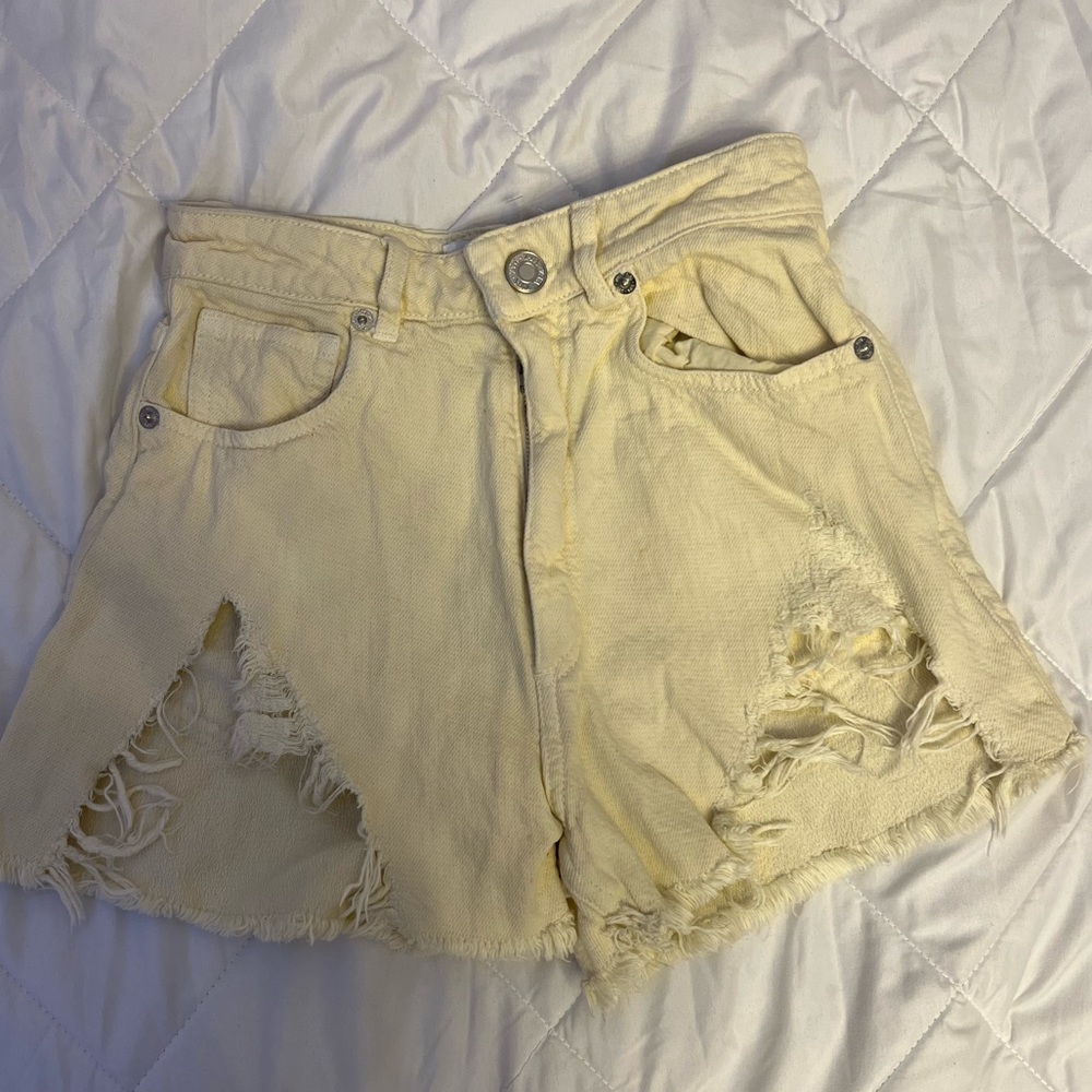 yellow Zara denim shorts - Picture 2 of 4